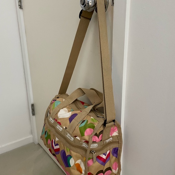 LeSportsac Shoulder/handbag with matching pouch bag - Picture 8 of 12